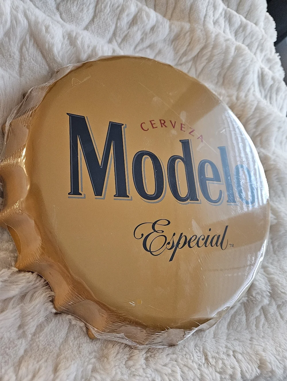 NEW Modelo Especial Gold Wall Sign And 4 Pairs Of Sock Set